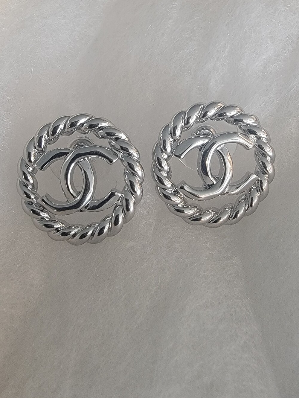 Authentic CHANEL CC Twisted Rope Border Stud Earrings Silver 2025 Cruise A25C